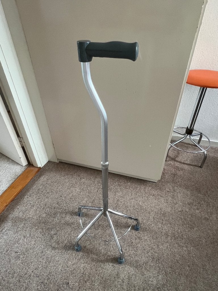 vierpoot loopkruk, Diversen, Ophalen, Zo goed als nieuw