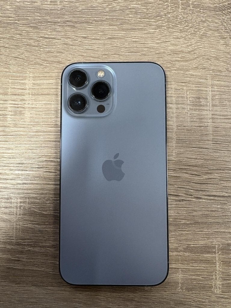 Foto 2 van iPhone 13 Pro Max Blue Alpine