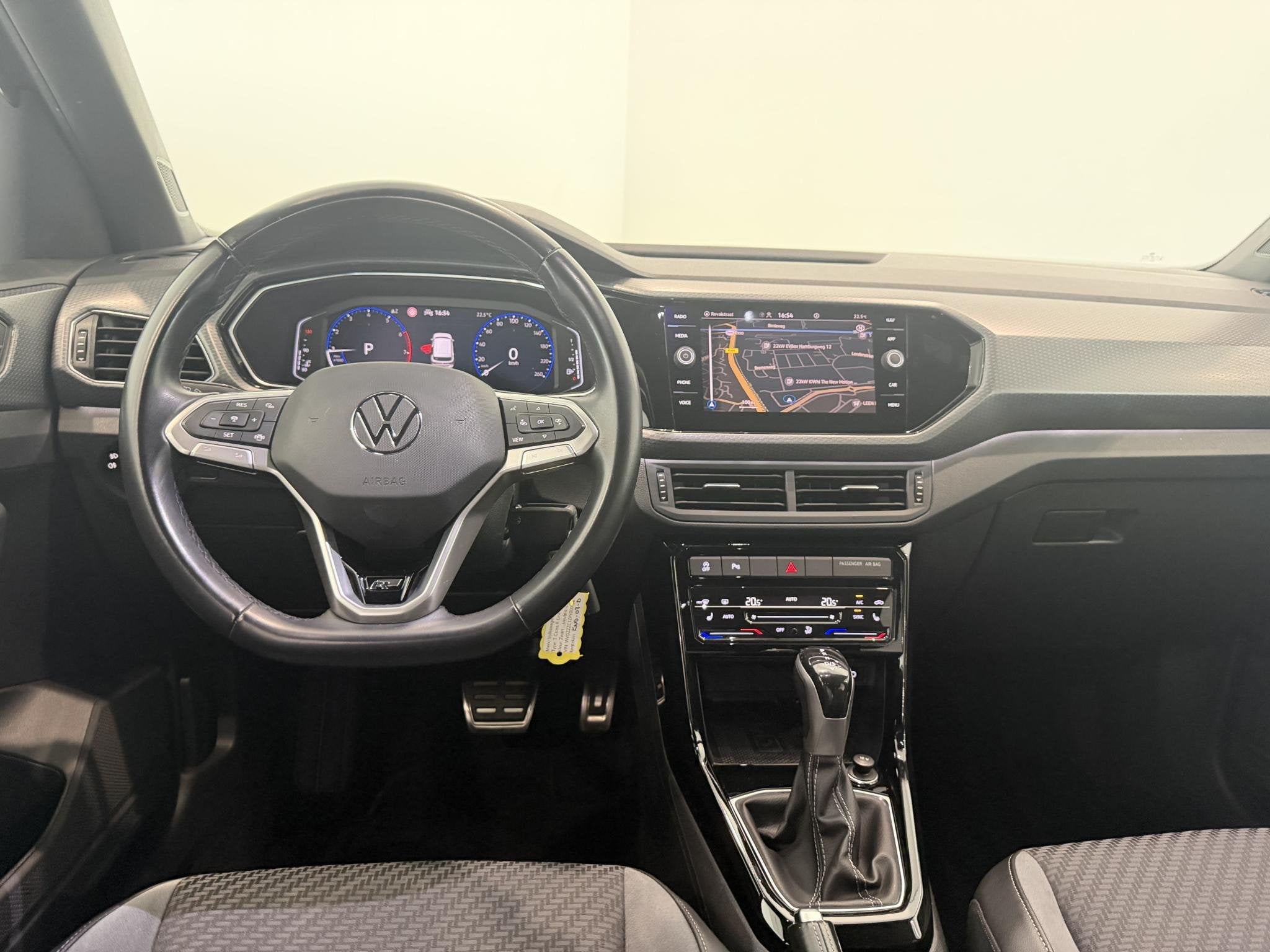 Volkswagen T-Cross 1.0 TSI R-Line | Automaat | Stoelverwarmi, Auto's, T-Cross, Gebruikt, Met garantie (alle), Zwart