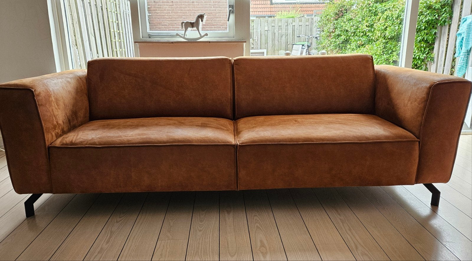 Prachtige cognac kleurige 4 zits bank, Ophalen, 75 tot 100 cm, Zo goed als nieuw, Rechte bank