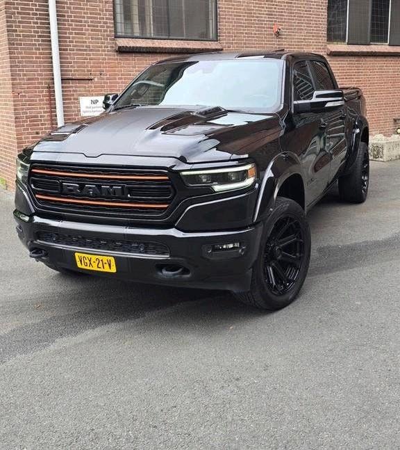 RAM 1500 RAM 1500 5.7 V8 Limited 44 Crew Cab Limited, Auto's, 5654 cc, Zwart, Vierwielaandrijving, Dealer onderhouden