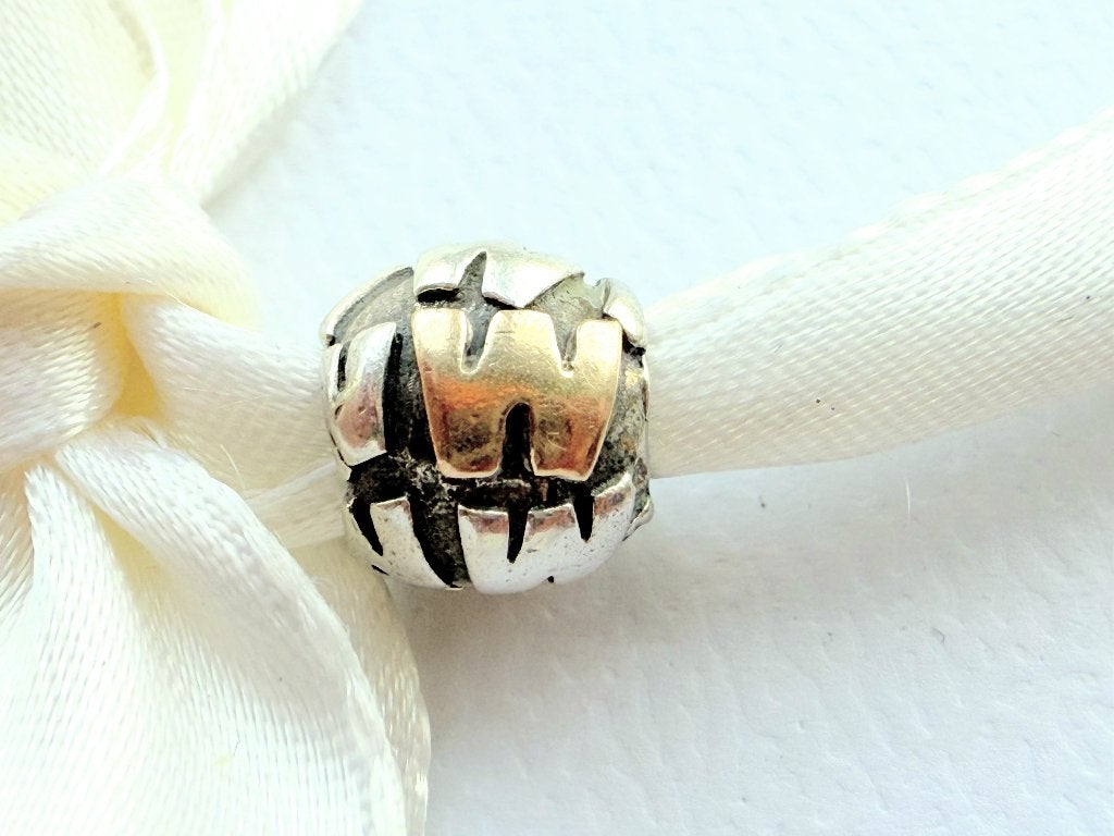 Zilveren Pandora bedel 'W' met 14k goud - Retired, Pandora, Ophalen of Verzenden, Zo goed als nieuw, 1 bedel