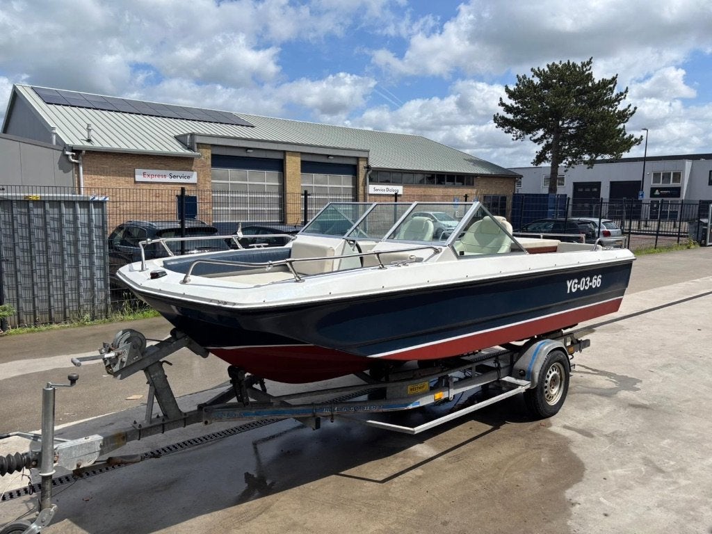 Sportieve Fantasy Bowrider gereviseerd met 135 pk Mercruiser, Watersport en Boten, Overige merken, Gebruikt, Binnenboordmotor