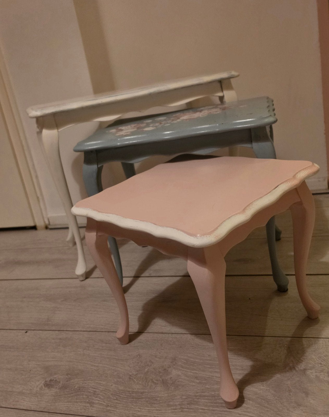 Set van 3 queen Ann bijzettafels in brocante stijl, Ophalen, Minder dan 45 cm, Minder dan 55 cm, Gebruikt