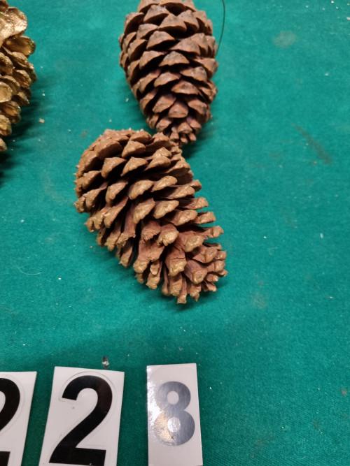-	Dennenappels groot 4stuks,, Ophalen of Verzenden, 'T Olde Gre-j, Info@toldegrej.nl, Endepoelstraat 20f Didam