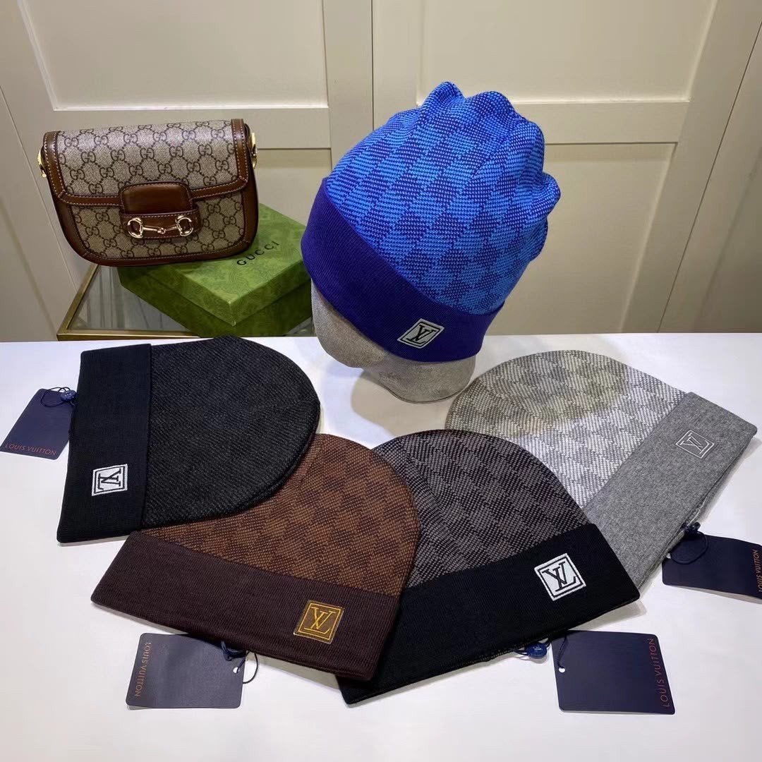Diverse merk mutsen en petten: LV, Moncler, Gucci, Maat 62, Jongetje of Meisje, Nieuw, Ophalen of Verzenden