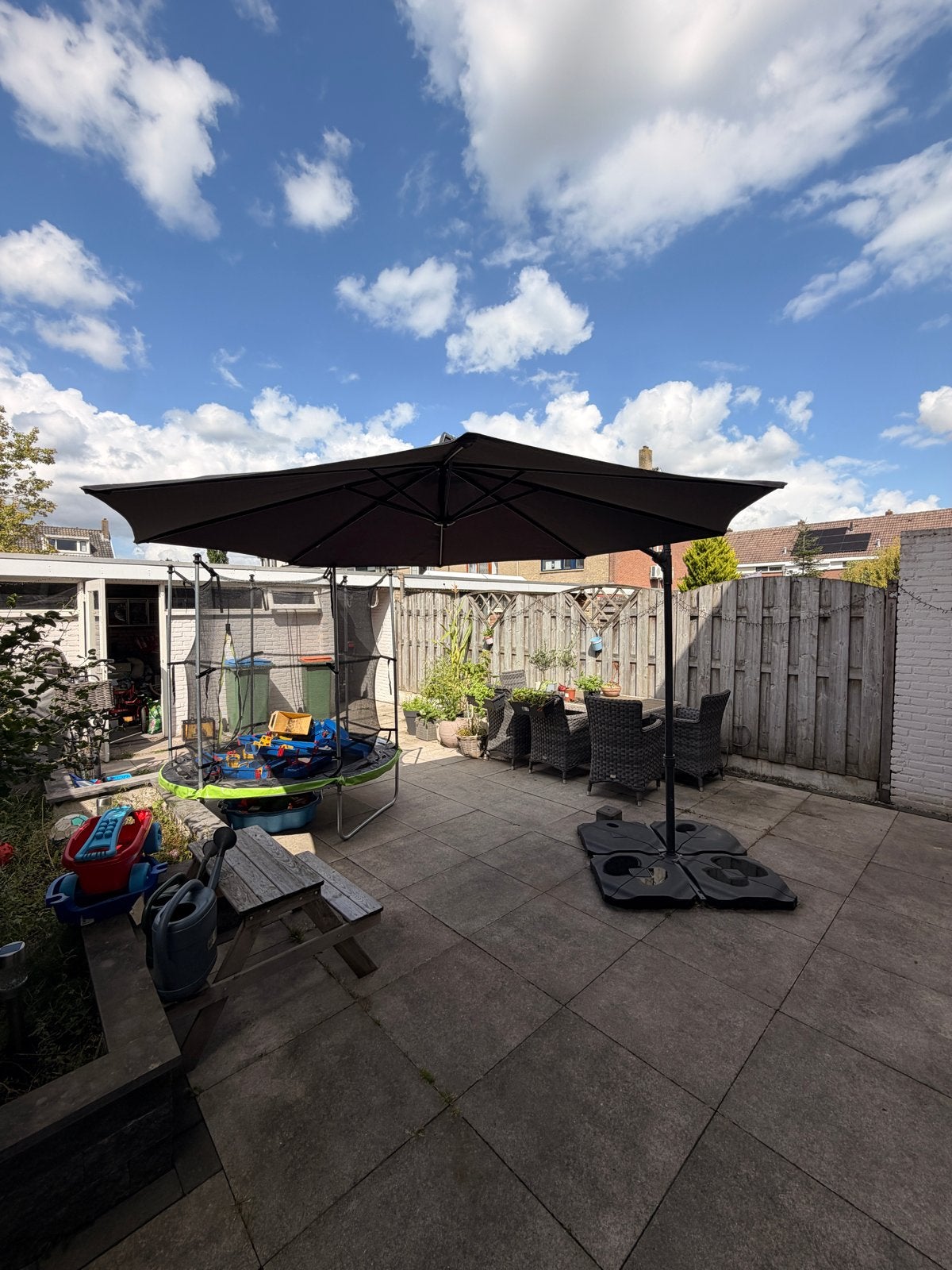 Zweefparasol 3 meter met verzwaarde tegels, Tuin en Terras, Ophalen, Gebruikt, Kantelbaar, Zweefparasol