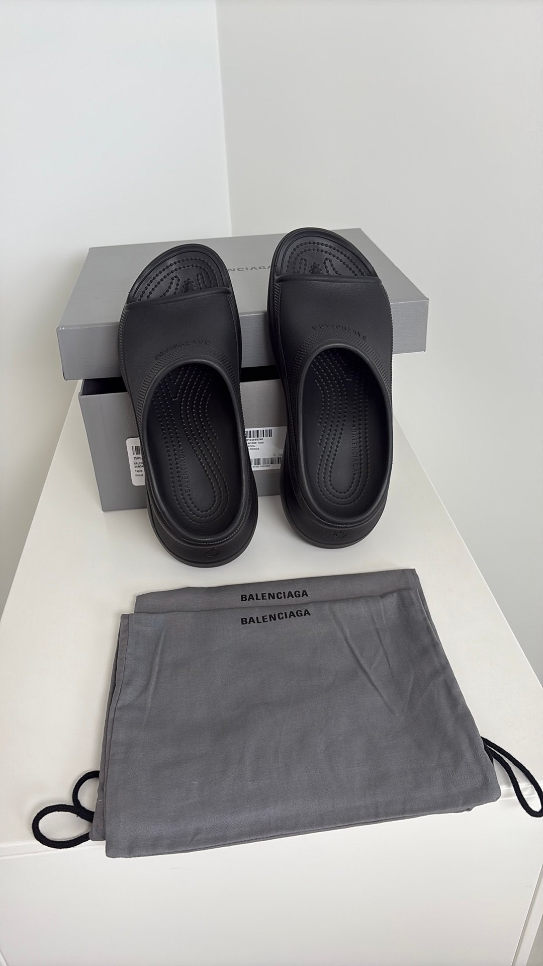 Balenciaga Sandals women, Crocs Pool maat 39 €250,00, Kleding | Dames, Schoenen, Slippers, Zwart, Ophalen of Verzenden, Zo goed als nieuw