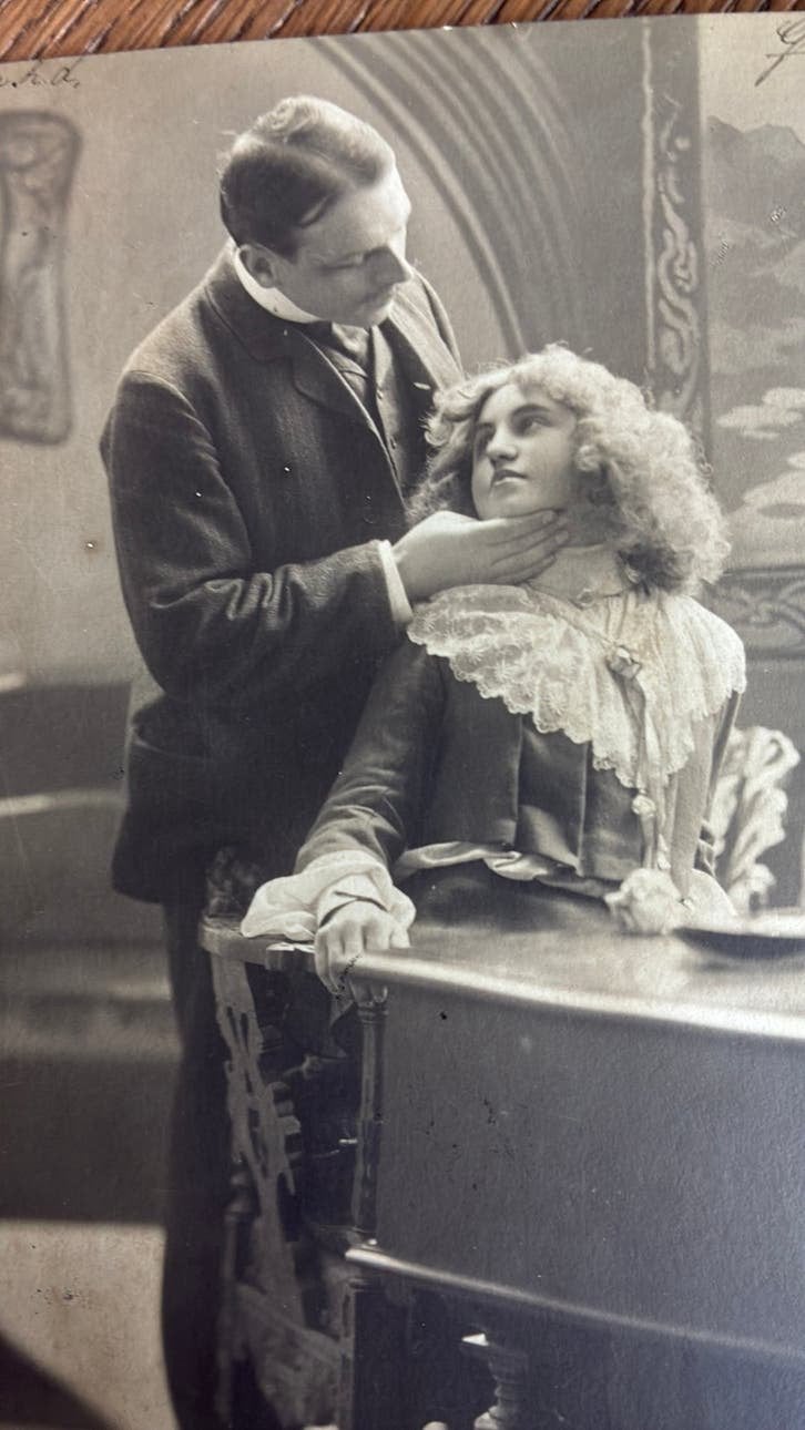 Serie 6 fotokaarten.Koppel.Vrouw lang blond krullend haar., Ophalen of Verzenden, Voor 1920, Gelopen, Overige thema's