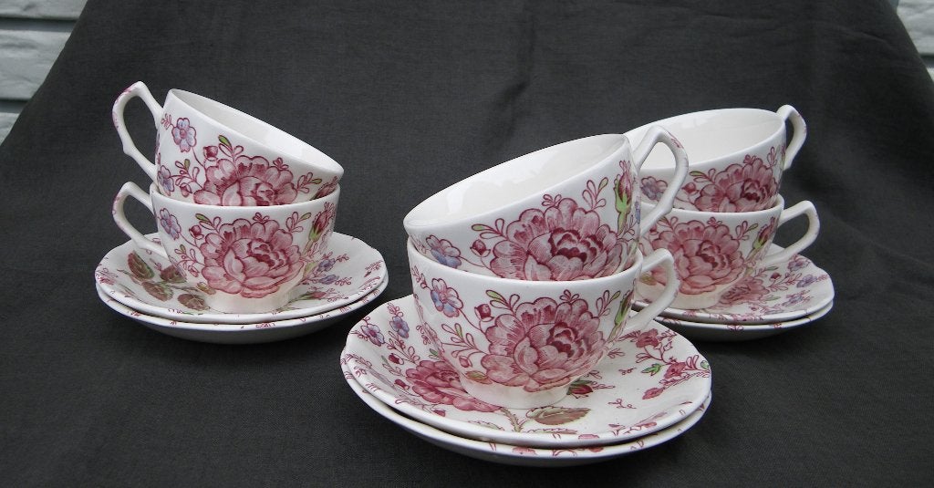 Johnson Brothers/Bros ROSE CHINTZ  Kop en schotels Ø 9 cm, Ophalen of Verzenden, Zo goed als nieuw, Overige stijlen, Kop(pen) en/of Schotel(s)