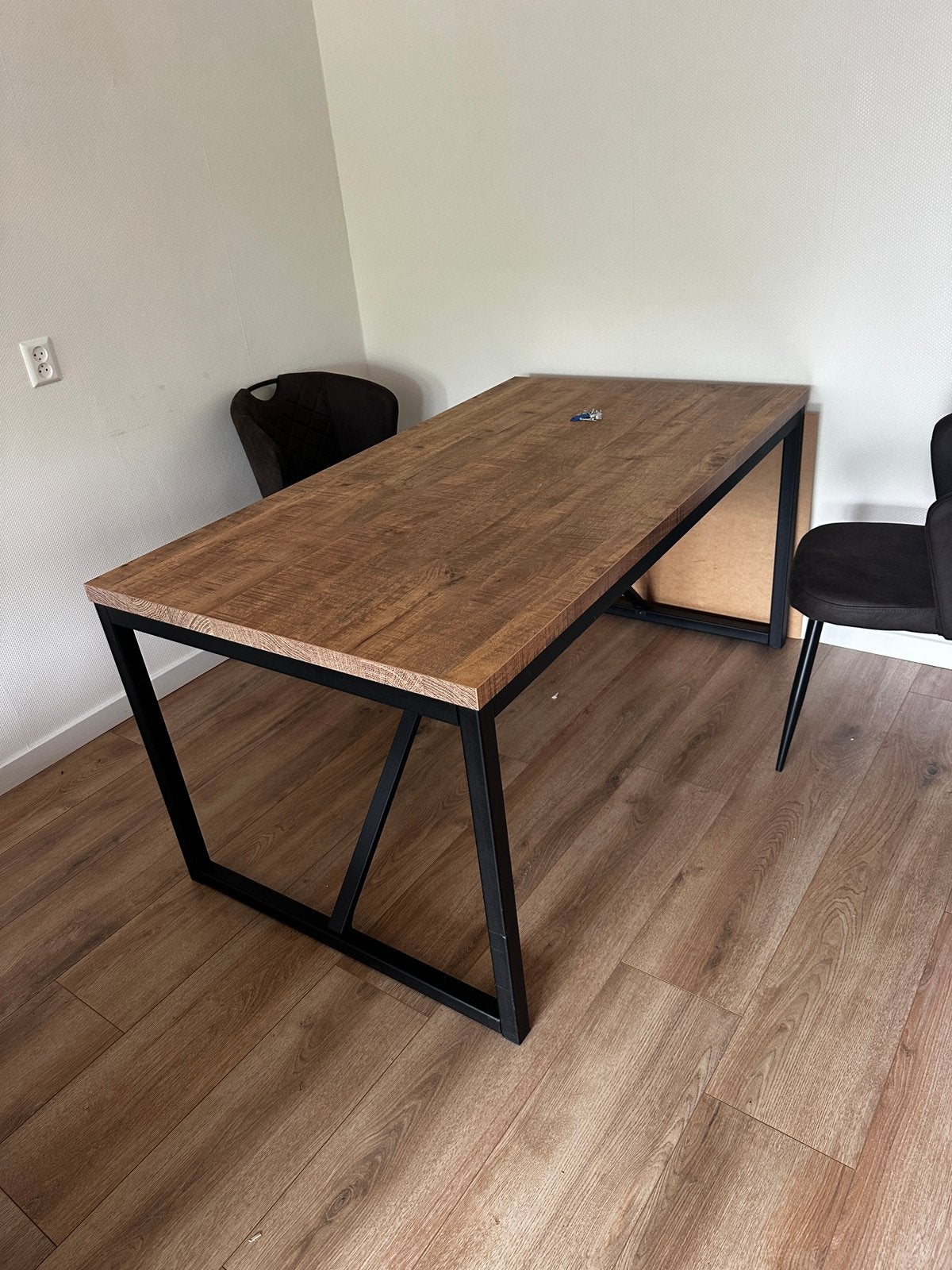 Eettafel van mangohout met zwart metalen onderstel, Robuust, industrieel, 50 tot 100 cm, Zo goed als nieuw, 150 tot 200 cm