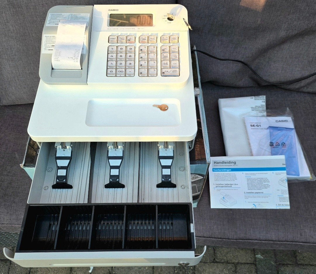 Casio SE-G1 Kassa COMPLEET in or. doos + veel extra rollen!, Verzamelen, Elektronische Apparatuur, Ophalen of Verzenden