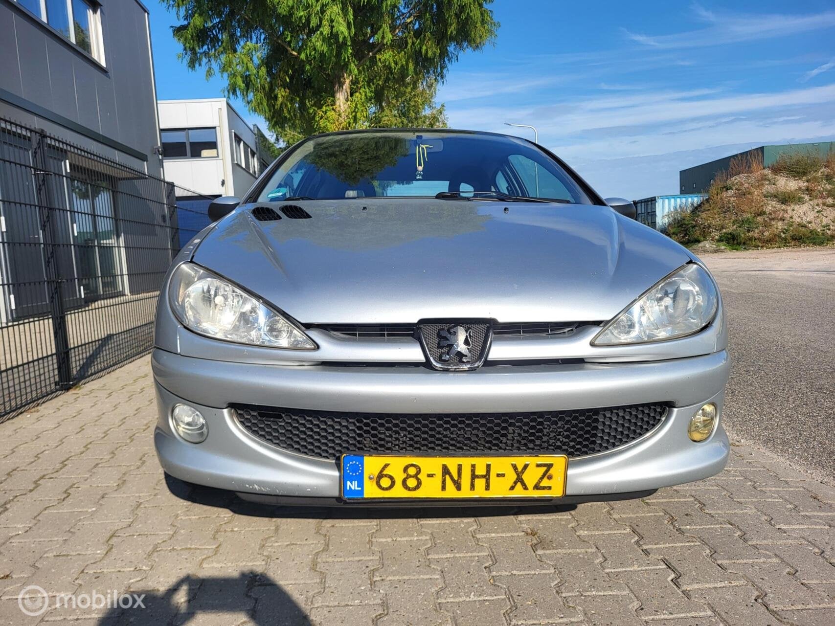 Peugeot 206 1.4 Quiksilver APK JULI 2027, Auto's, Voorwielaandrijving, Stof, Zwart, 4 cilinders