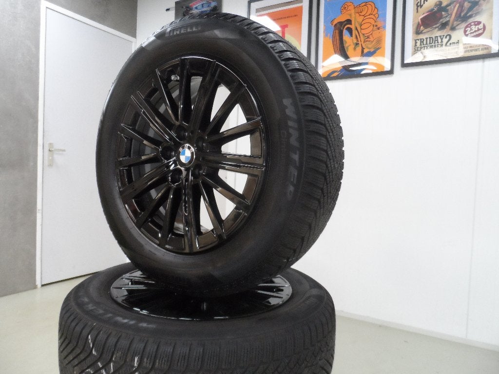 BMW X1 / X2 17 inch zwart origineel winterbanden set als nw, Auto-onderdelen, Gebruikt, Duitsland, Banden en Velgen, 17 inch