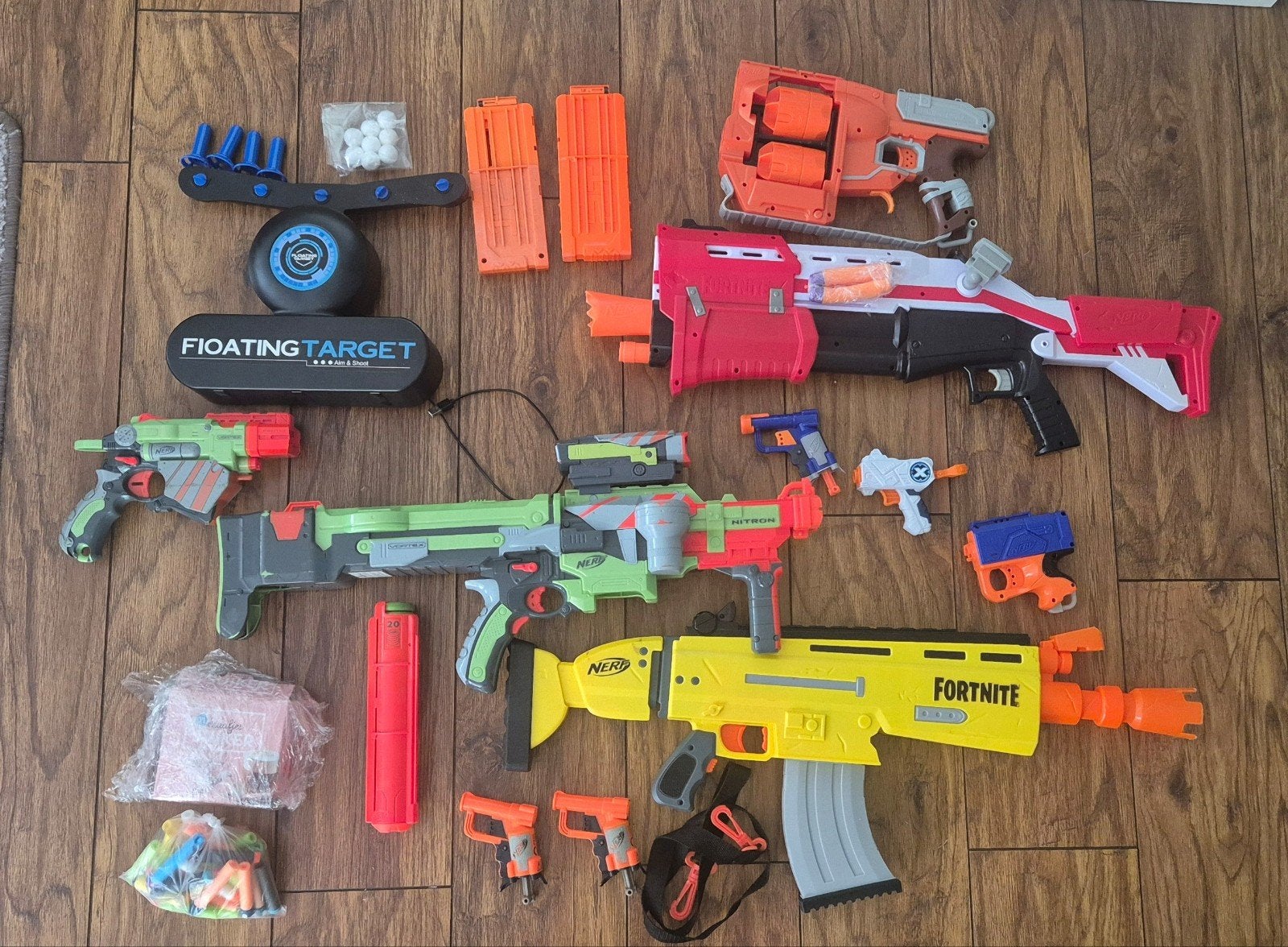 Grote Nerf Blaster Collectie met Accessoires en Doelwit, Ophalen, Gebruikt