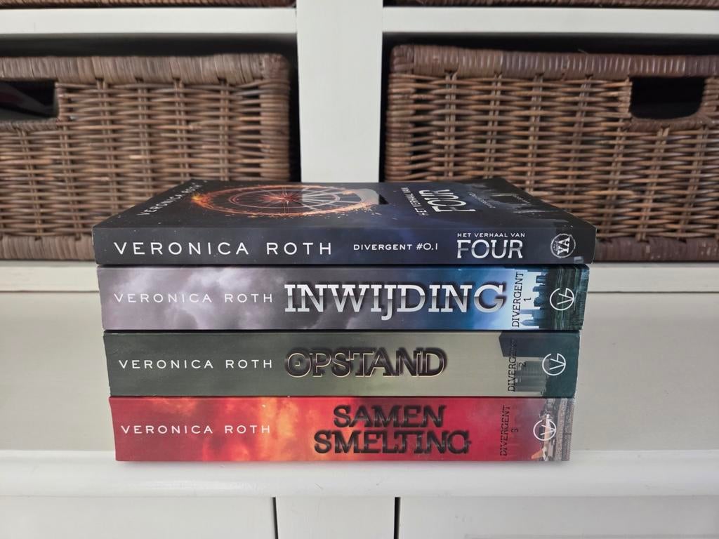 Veronica Roth - Divergent, Boeken, Ophalen of Verzenden, Gelezen