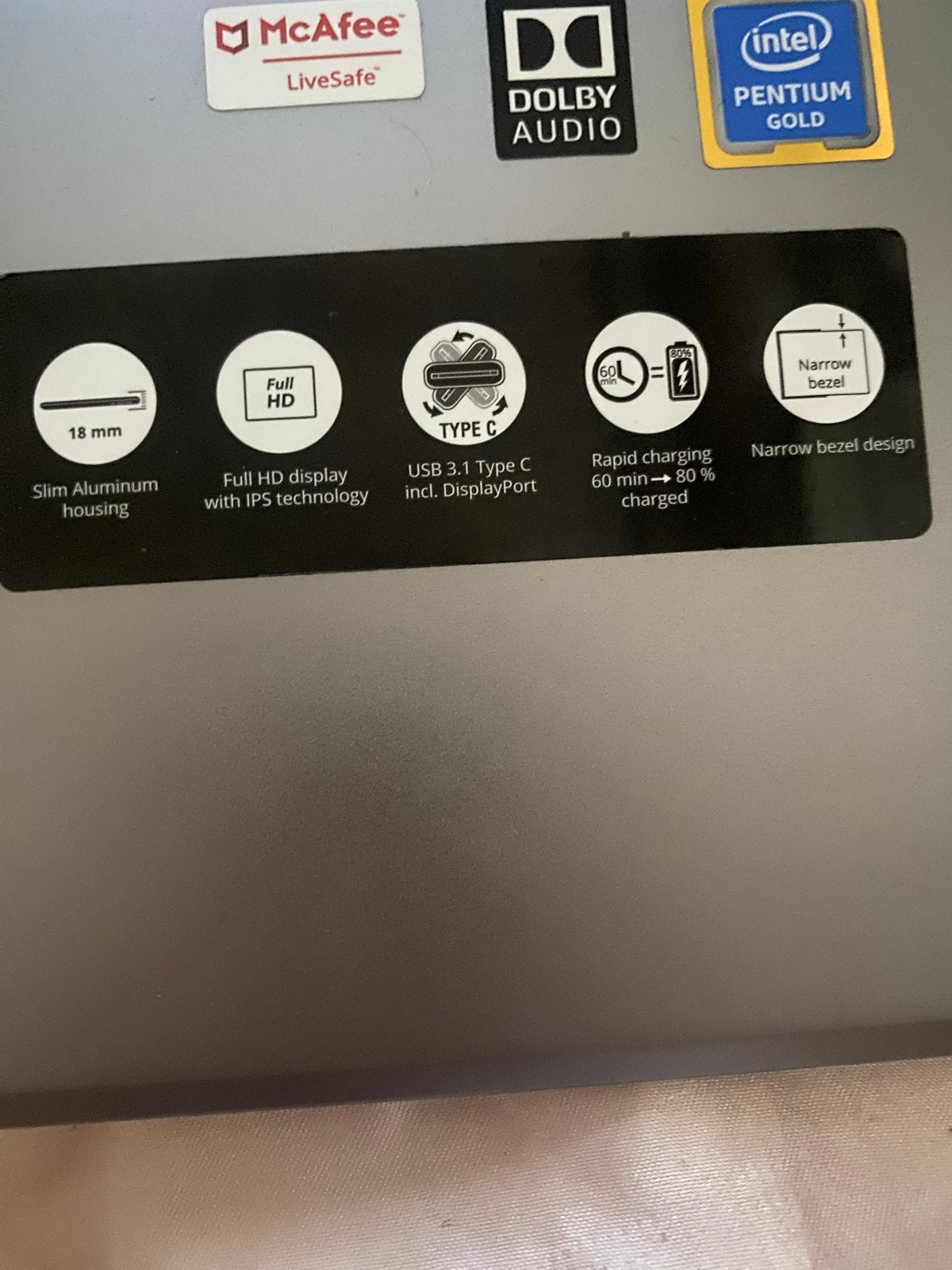 Medion laptop met oplader - Zo goed als nieuw, Computers en Software, Windows Laptops, Zo goed als nieuw, Ophalen