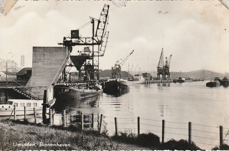 IJmuiden bij Wijk aan Zee  Binnenhaven Boot boten hijskraan, Ophalen of Verzenden, 1920 tot 1940, Ongelopen, Noord-Holland