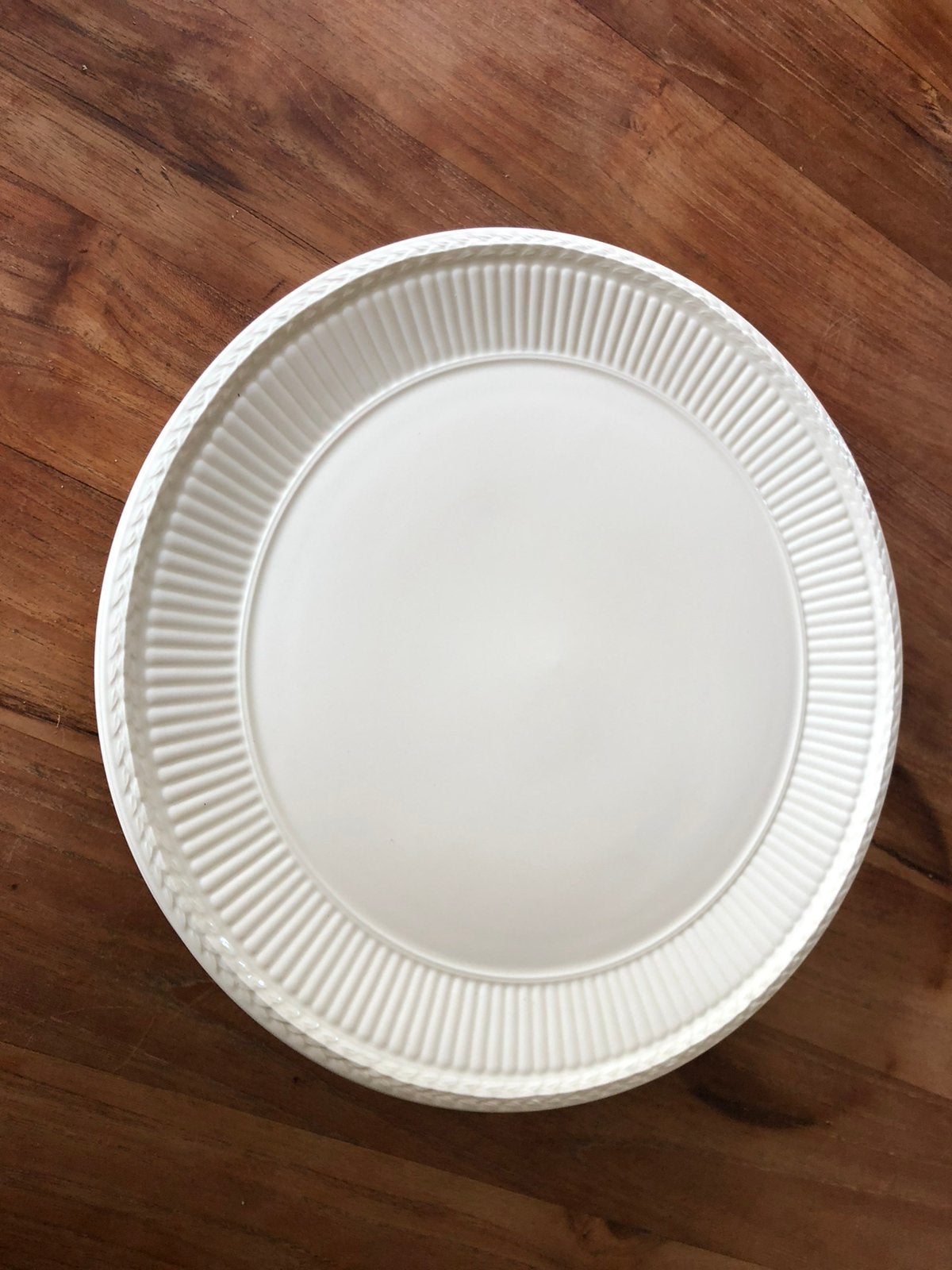 Wedgwood edme gebakschaal/pizzabord/onderbord 32cm, Ophalen of Verzenden, Zo goed als nieuw, Aardewerk, Schaal of Schalen