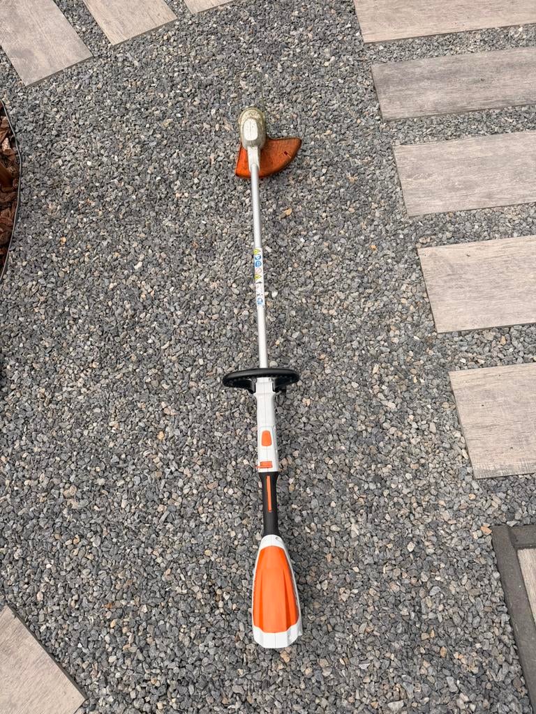 STIHL kantentrimmer, Ophalen, Zo goed als nieuw, Accu