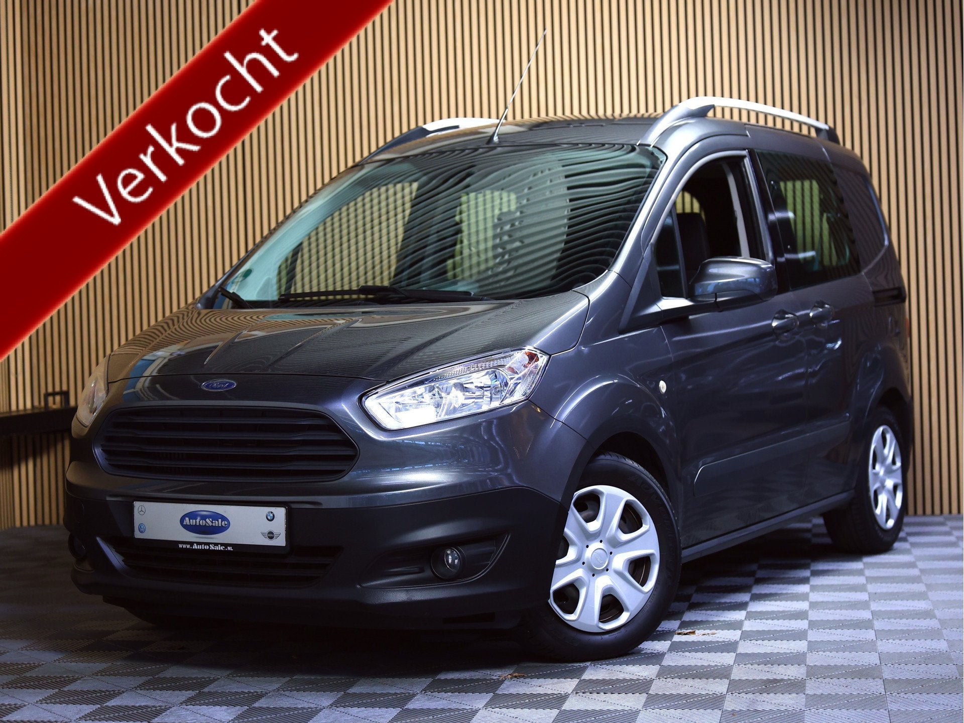 Ford Tourneo Courier 1.0 Titanium 1eEIG! BT NAVI CAMERA DAB, Voorwielaandrijving, Gebruikt, Zwart, Origineel Nederlands