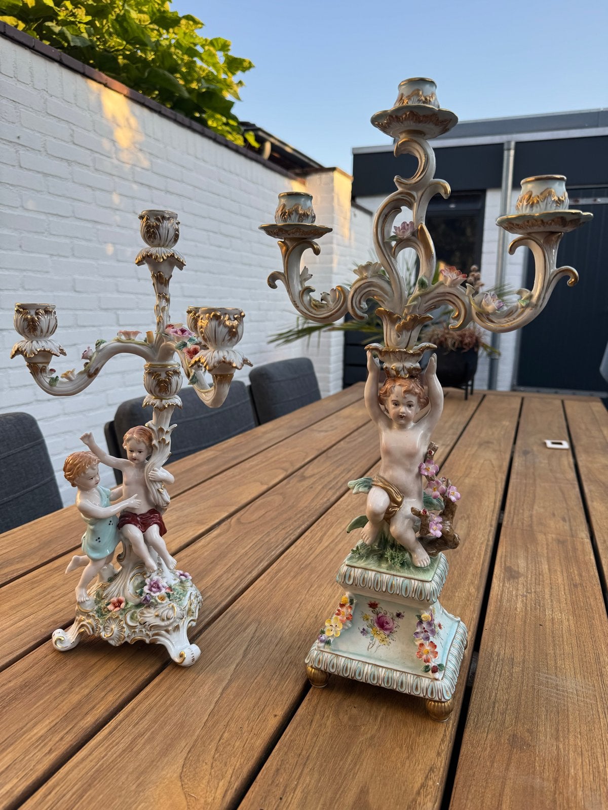 2 Porseleinen kandelaars met engelen - 50 cm en 40 cm, Ophalen, Keramiek of Aardewerk