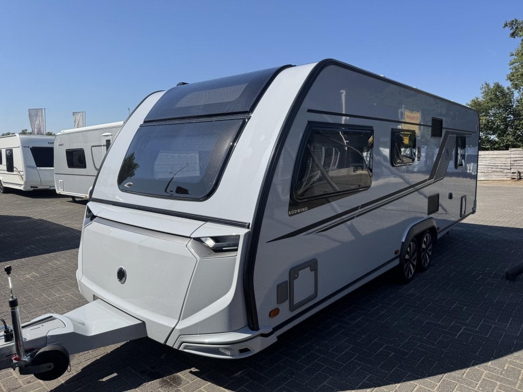 Knaus Sudwind Black Selection 650 UDF 2026 | Airco | Luifel, Caravans en Kamperen, Caravans, Bedrijf, Treinzit, Overige typen