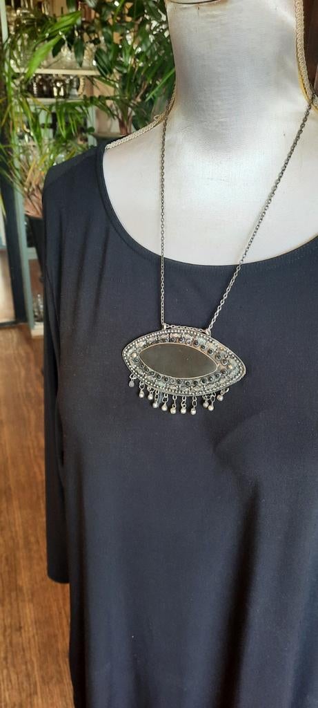 Vintage  ketting  met onyx en belletjes, Kuchi Afghanistan., Ophalen of Verzenden, Overige materialen, Ketting, Met edelsteen