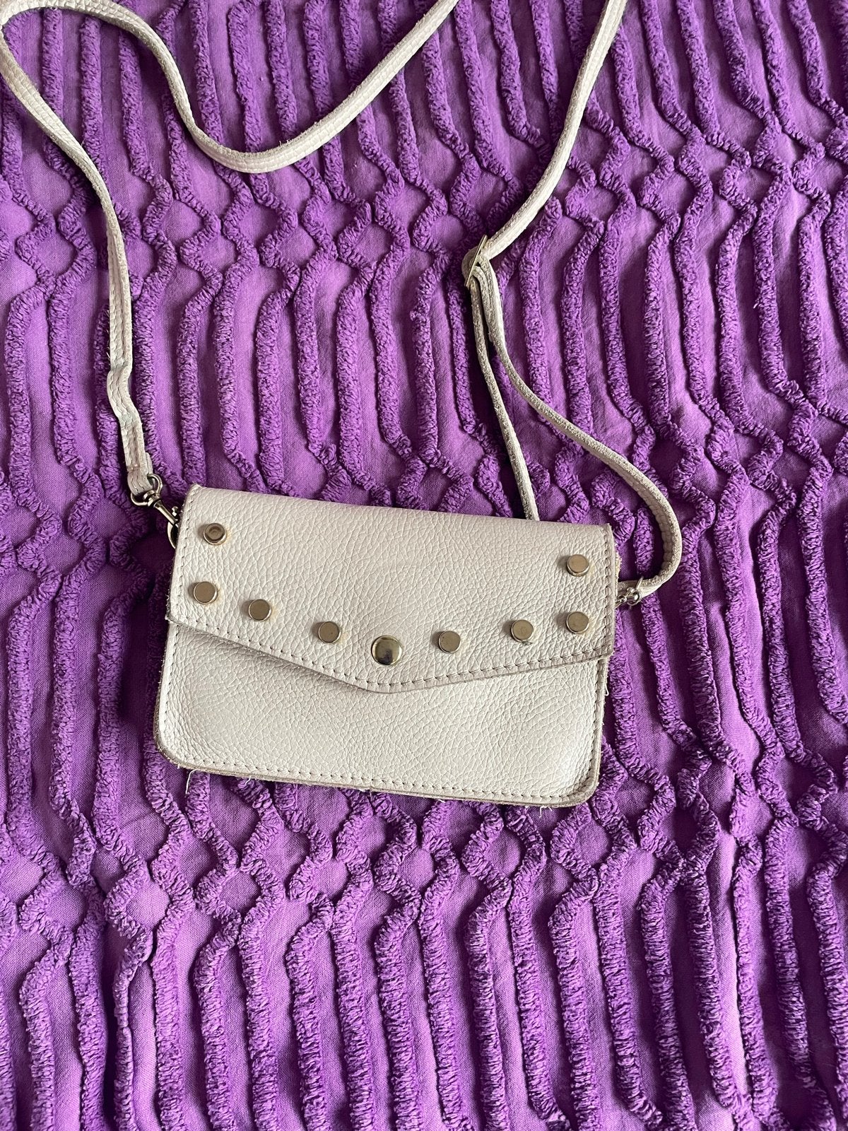 Stijlvol beige schoudertasje met studs, Ophalen of Verzenden, Zo goed als nieuw, Beige, Schoudertasje