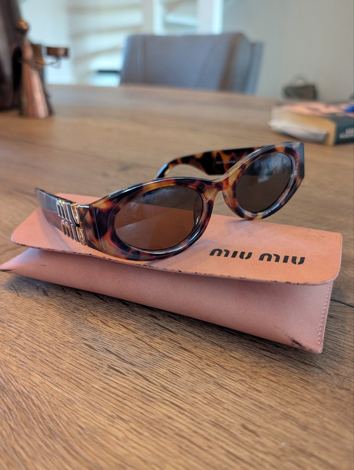 Miu Miu Zonnebril Schildpadpatroon met Origineel Hoesje, Ophalen of Verzenden