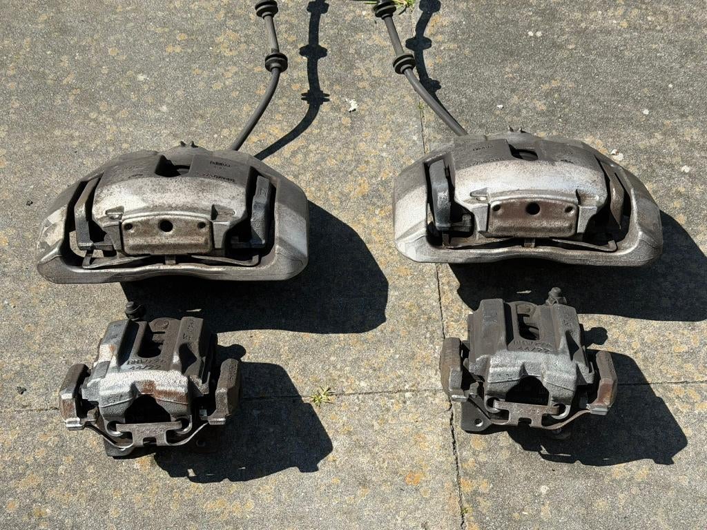 BMW 335i E90 E9X remmen set (klauwen + blokken), Ophalen, Gebruikt, BMW