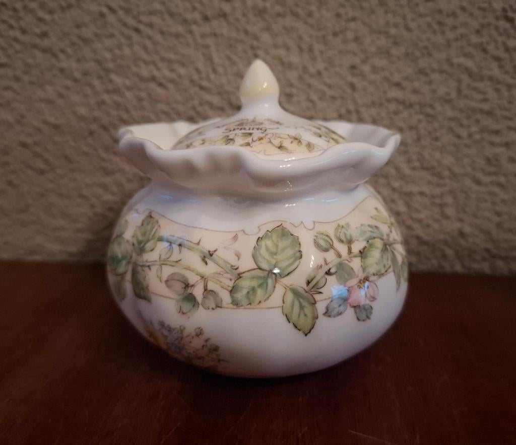 Royal Doulton Brambly Hedge Spring dekselpotje (trinketbox), Ophalen of Verzenden, Zo goed als nieuw, Porselein, Overige typen