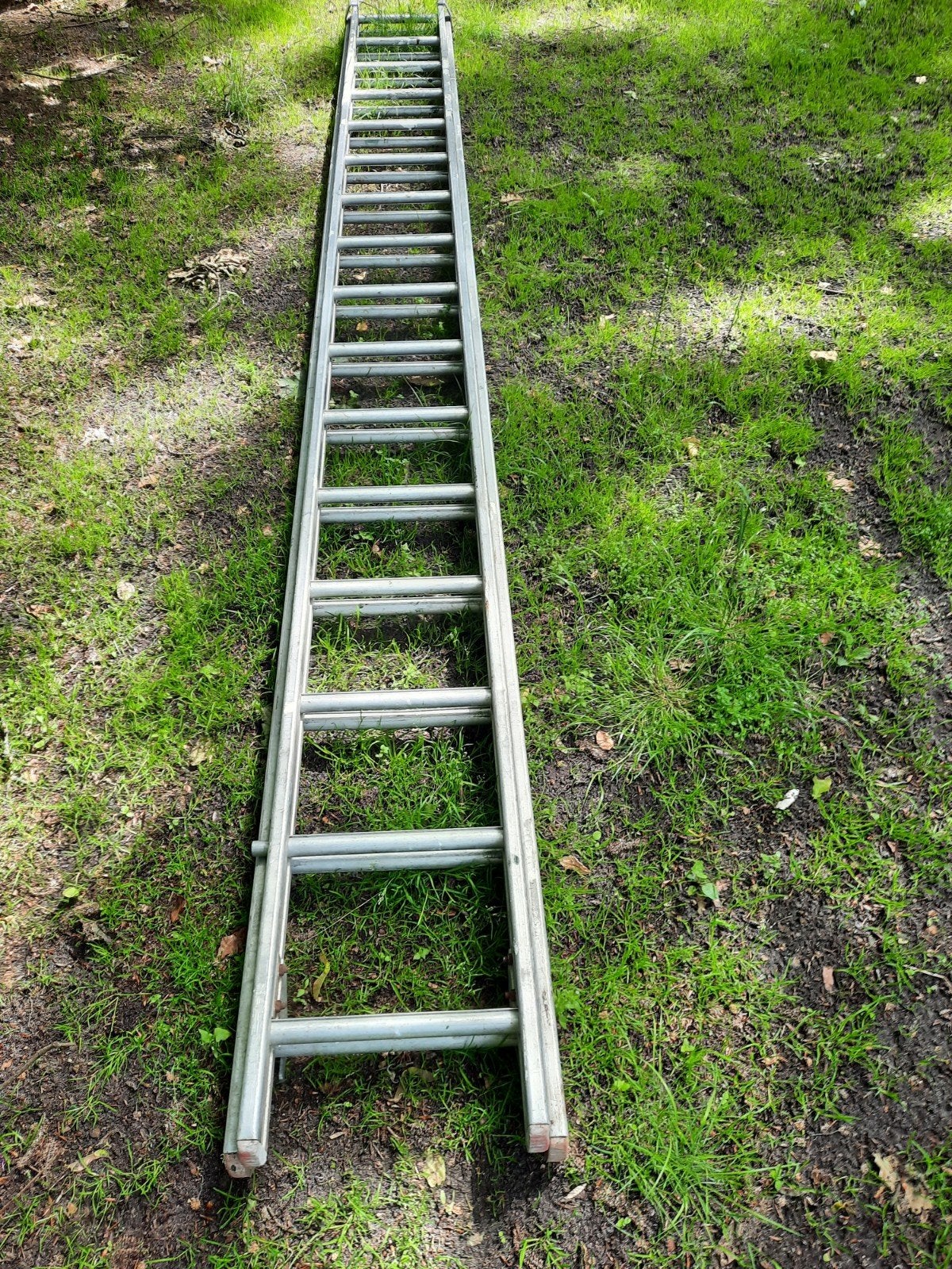 Tekoop 2x  16 delig uitschuif ladder zeer goed, Doe-het-zelf en Verbouw, Ladders en Trappen, Ophalen, Gebruikt, 4 meter of meer