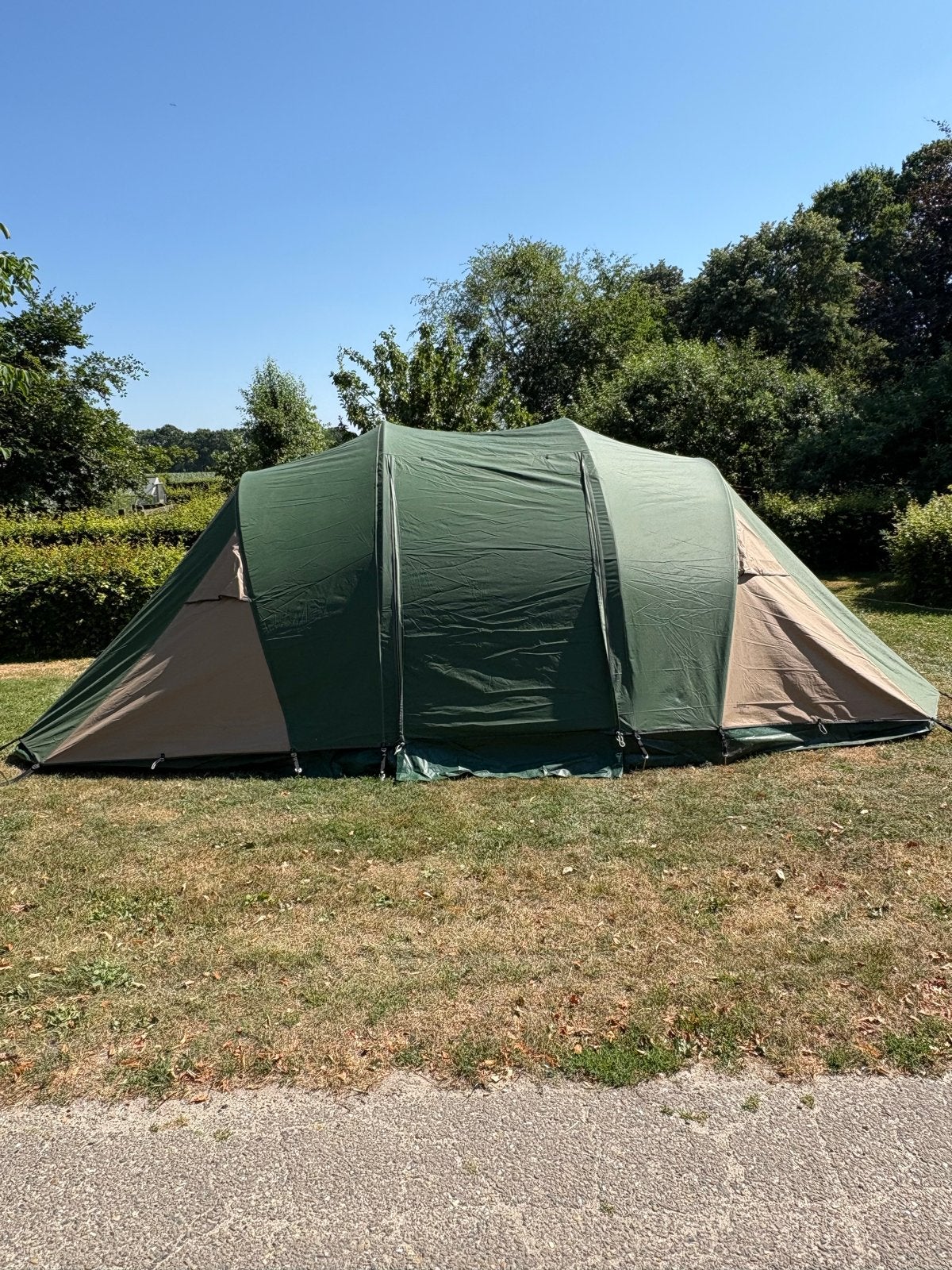 Falcon 6-persoons tent met luifel en 3 slaapcabines, Caravans en Kamperen, Ophalen, Gebruikt, Tot en met 6