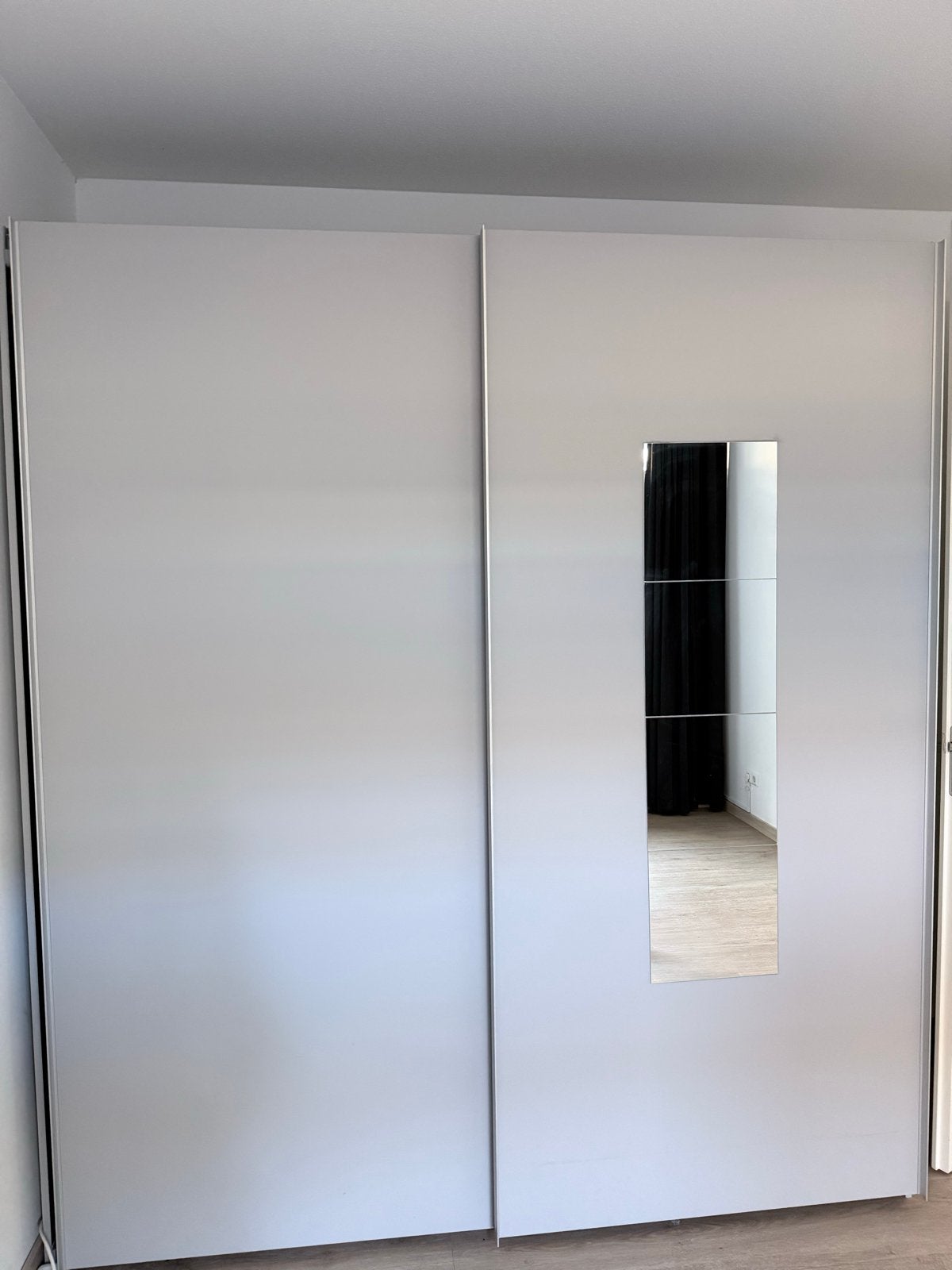 Moderne kledingkast met spiegel en schuifdeuren, Huis en Inrichting, Kasten | Kledingkasten, Ophalen, Met plank(en), 200 cm of meer
