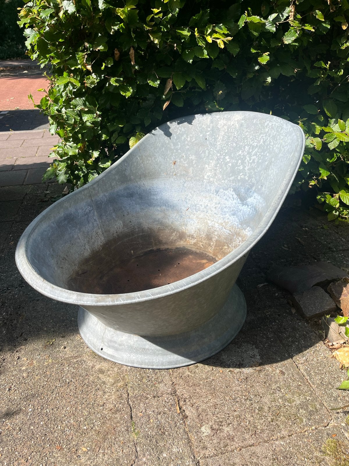 Zinken zitbad als unieke plantenbak voor tuin of balkon, Ophalen, Gebruikt, Balkon, Metaal