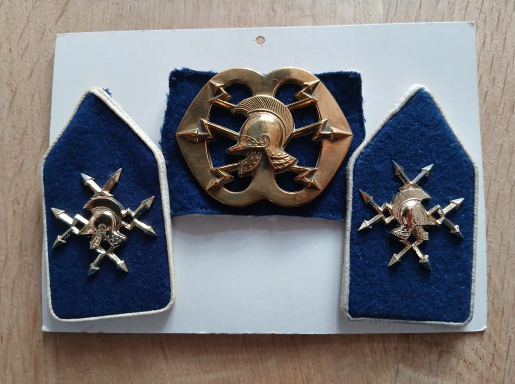 Kraagspiegels en baretembleem  : Verbinding Dienst, Verzamelen, Militaria | Algemeen, Ophalen of Verzenden, Landmacht, Nederland
