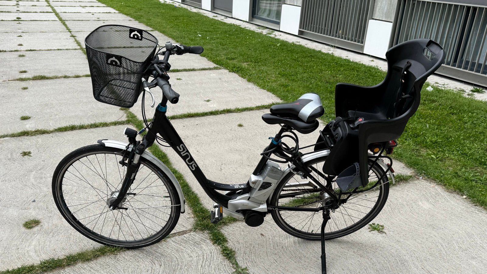Sinus elektrische fiets met kinderzitje, mand en twee sloten, Fietsen en Brommers, Gebruikt, Velgrem, Versnellingen, 50 tot 53 cm