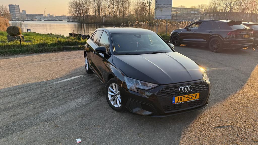 Audi A3 30 Tfsi 110pk S-tronic 2021 Zwart, Auto's, Zwart, Leder, Particulier, 3 cilinders