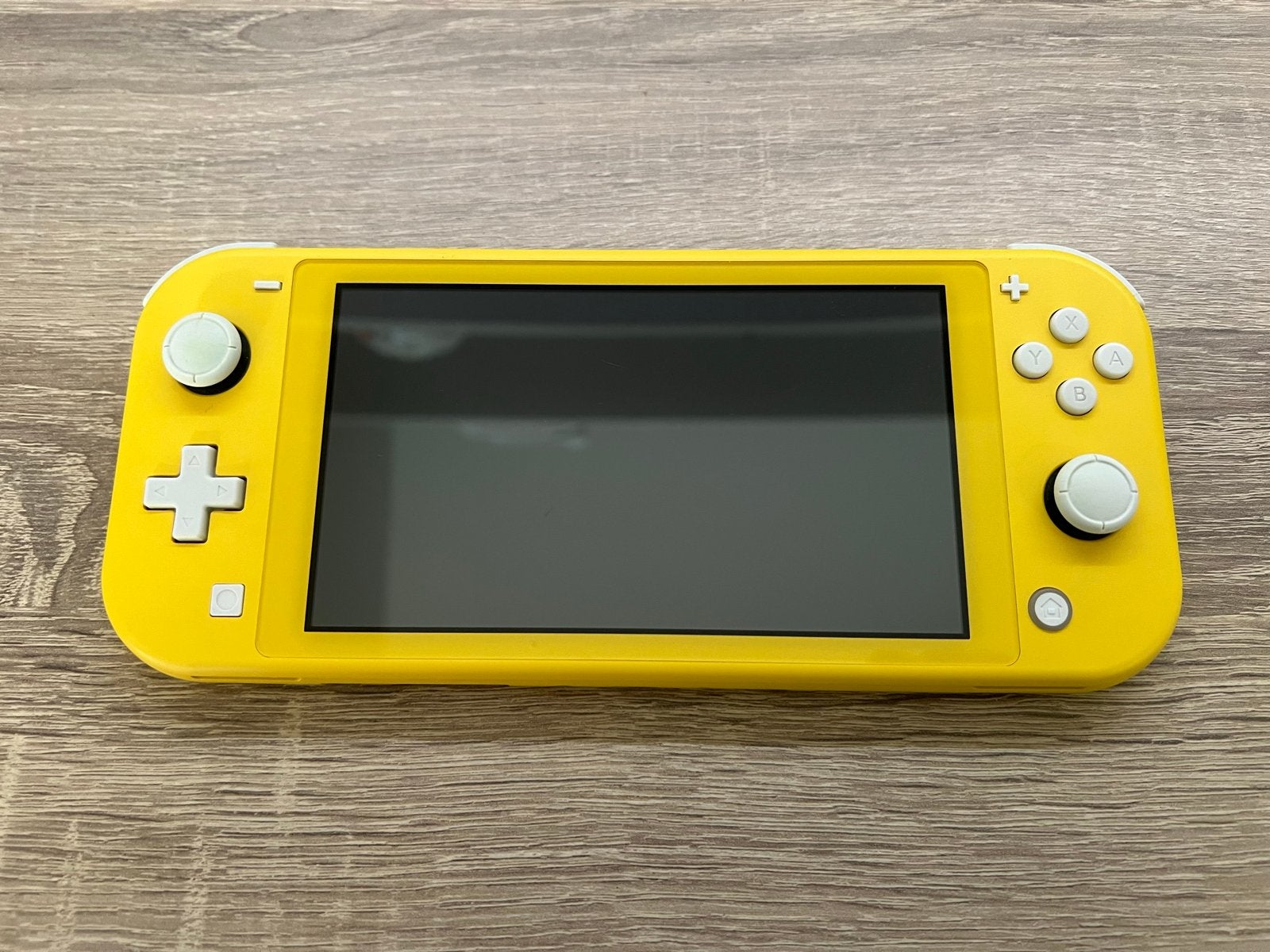 Nintendo Switch Lite Geel 2020 met oplader en travelcase, Ophalen of Verzenden, Geel, Zo goed als nieuw, Met beschermhoes of tas