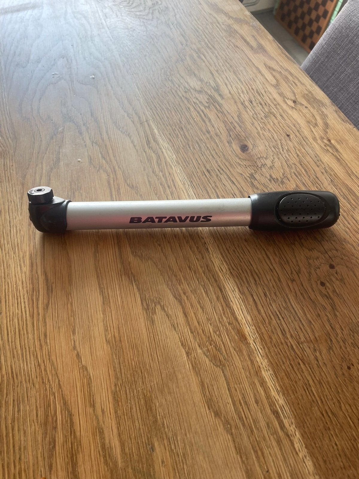 Nog z.g.a.n Batavus Hand Fietspompje voor op de tussenstang, Ophalen, Zo goed als nieuw