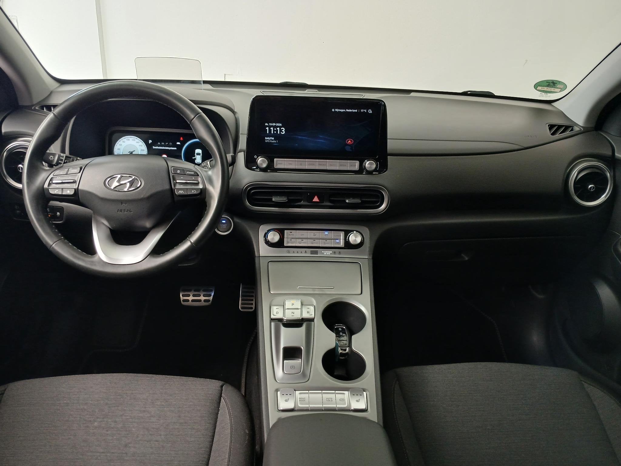 Hyundai Kona EV Fashion 64 kWh | Trekhaak | Camera | Stoelve, Auto's, Stof, Gebruikt, Huisgarantie, Met garantie (alle)