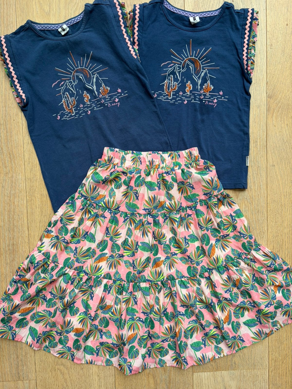 Set lange rok met 2 shirt B.Nosy mt 122/128 als nieuw!, Kinderen en Baby's, Kinderkleding | Maat 122, Ophalen of Verzenden, Zo goed als nieuw