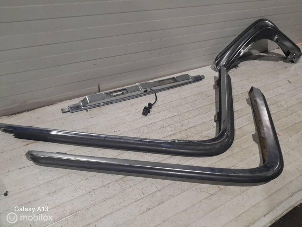 Bumperlijst Mercedes W116 S Klasse 1168800170 1168800270, Gebruikt, Ophalen of Verzenden