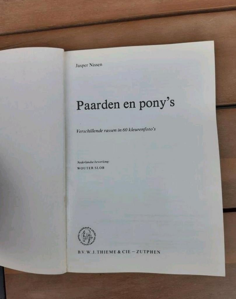 Paarden en pony's - Jasper Nissen (1978) - 60 kleurenfoto's, Ophalen of Verzenden