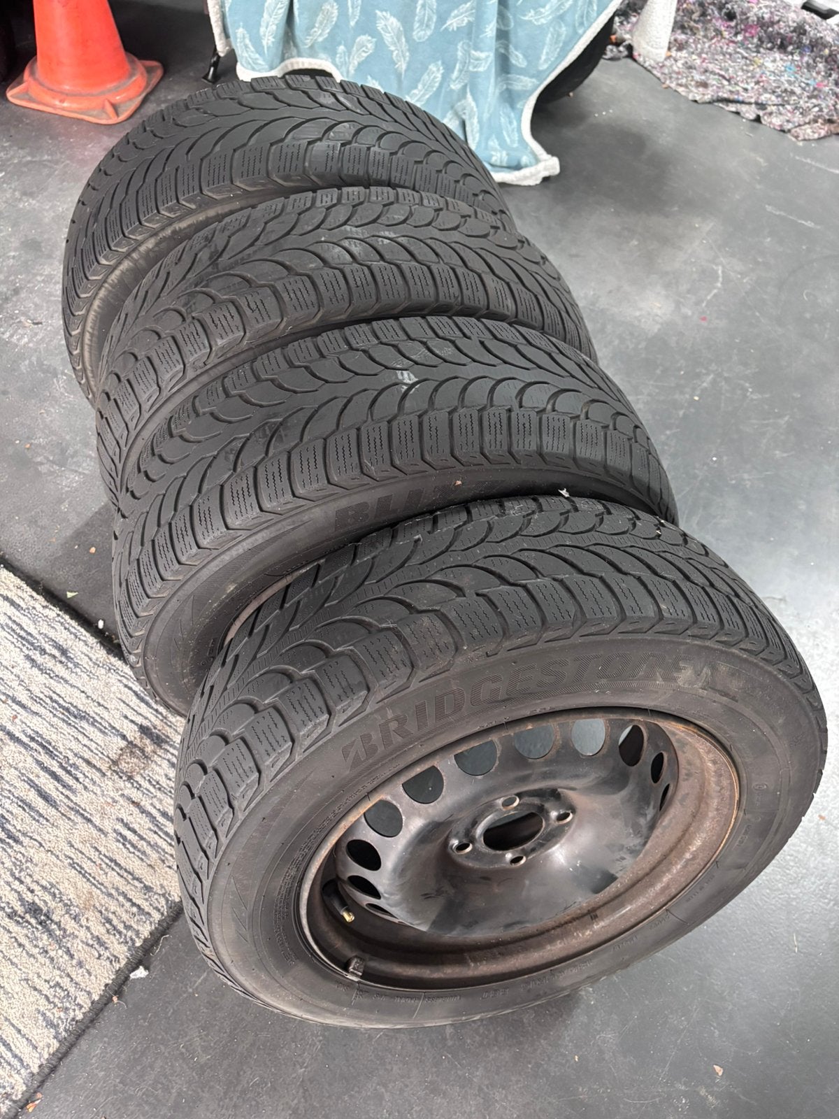 Winterbanden 185/65r15 op stalen velg t.e.a.b., Ophalen, Renault