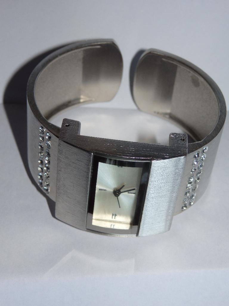 Horloge armband LVBYR dames, Dist. bylpar armbandhorloge, Ophalen of Verzenden, Nieuw, Zilver, Staal