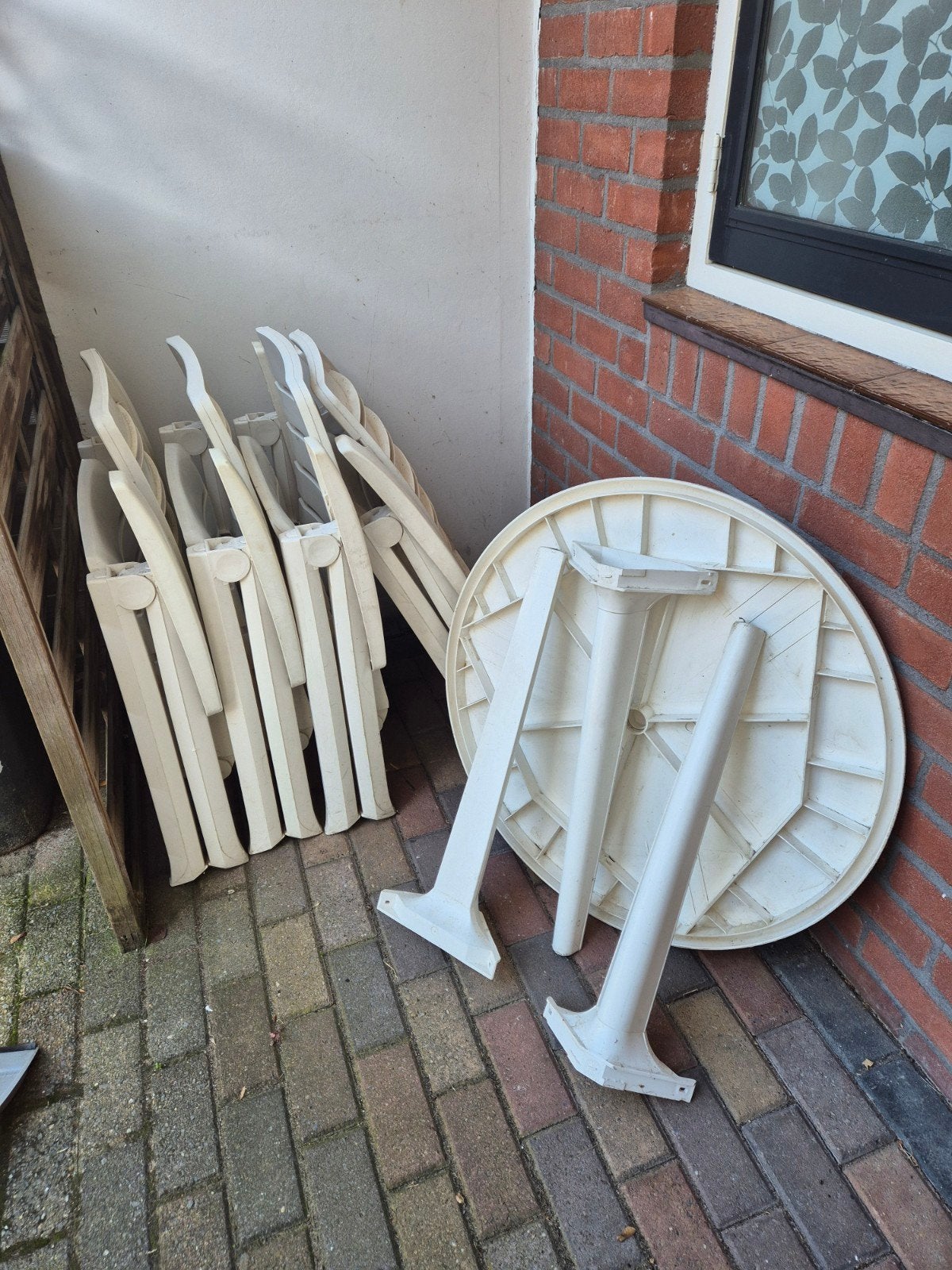 Tuinset: 4 klapstoelen en ronde tafel van kunststof, Ophalen, Gebruikt, Rond, Kunststof