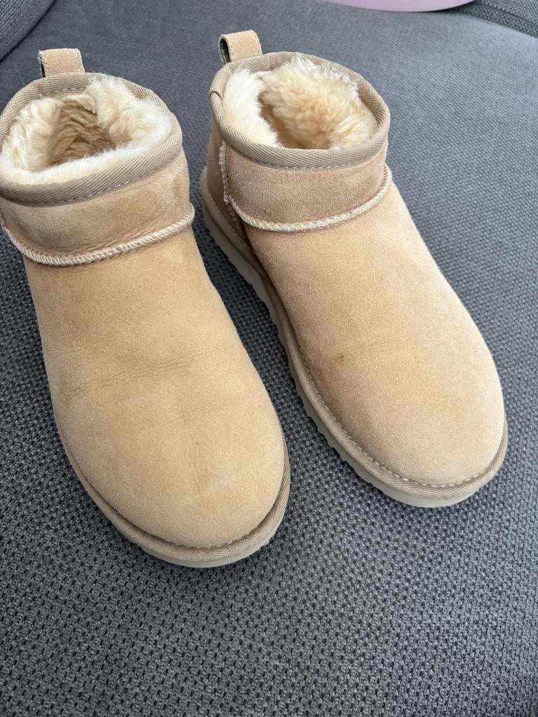 Uggs Classic Mini Laarzen - Maat 37, Beige, Lage of Enkellaarzen, Ophalen of Verzenden, Zo goed als nieuw