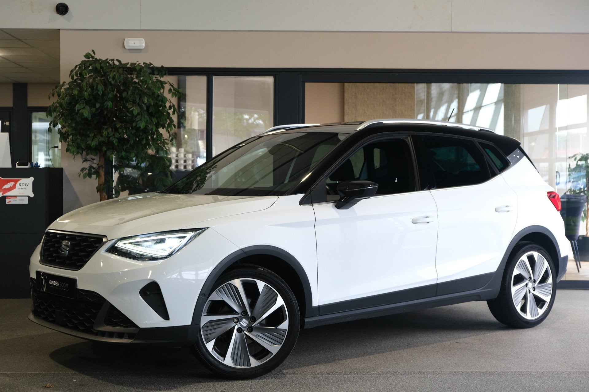 Seat Arona 1.0 TSI FR 110PK DSG Facelift Led Navi Cam Virtua, Auto's, Dealer onderhouden, Stof, Gebruikt, Arona